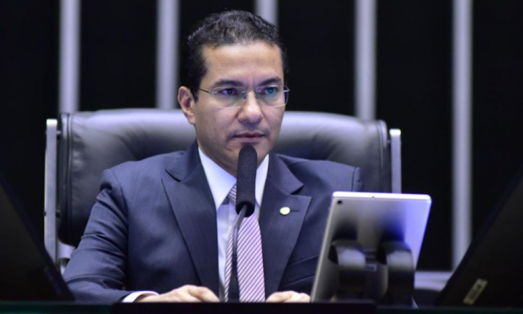 Republicanos é disputado por pl e pt, mas decisão sobre apoio nacional segue indefinida