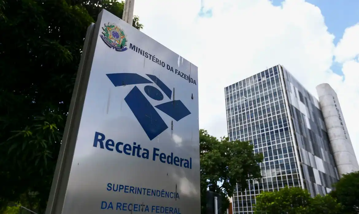 Receita Federal libera maior lote de restituição do imposto de renda da história nesta sexta-feira