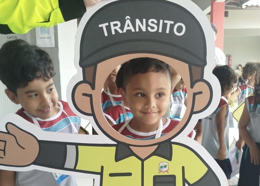 AMT realiza ação educativa sobre segurança no trânsito com alunos da rede municipal de caucaia